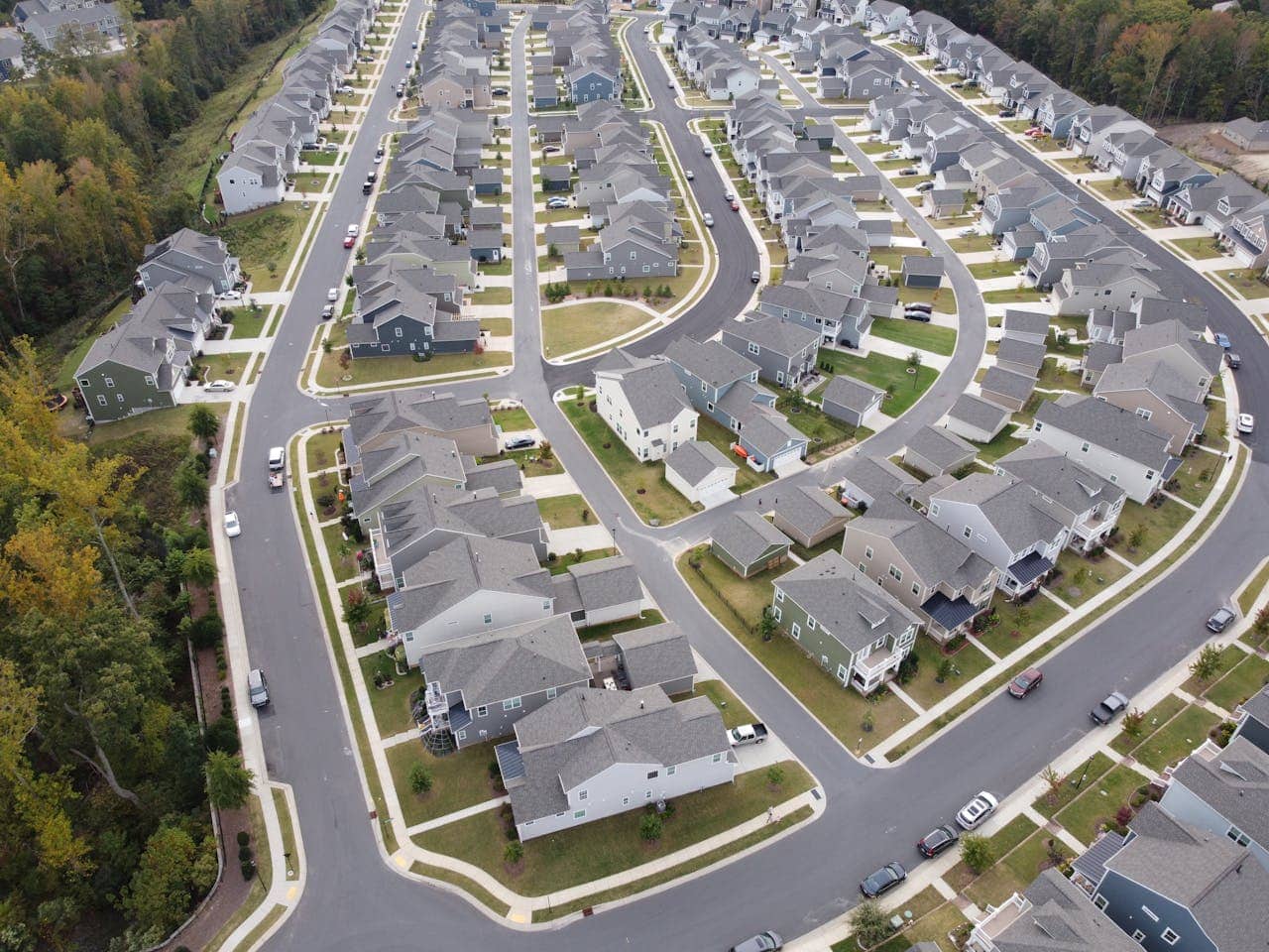 Aerial view of a residential community showing well-planned streets, houses, and green spaces, illustrating differences between Michigan site condominiums and platted subdivisions.